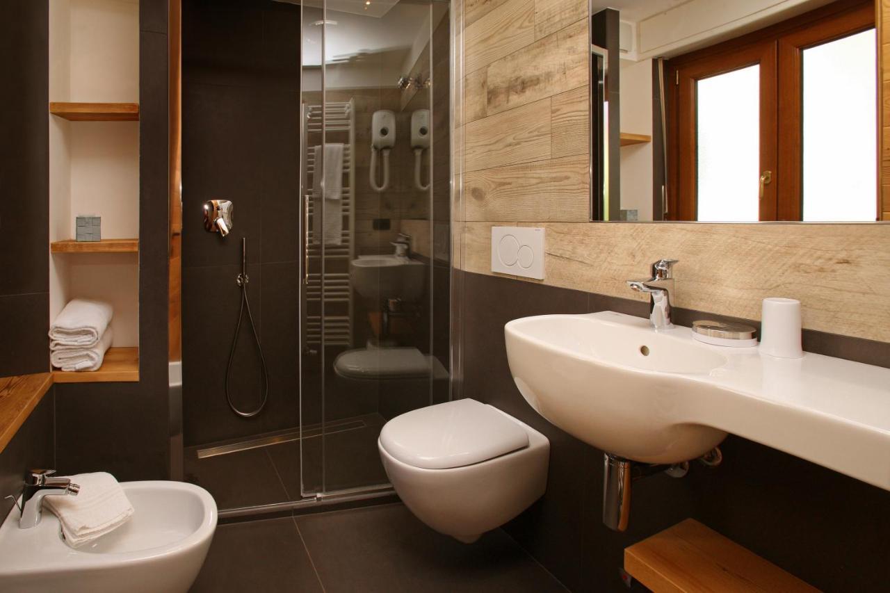 Hotel Biancaneve Oulx Buitenkant foto