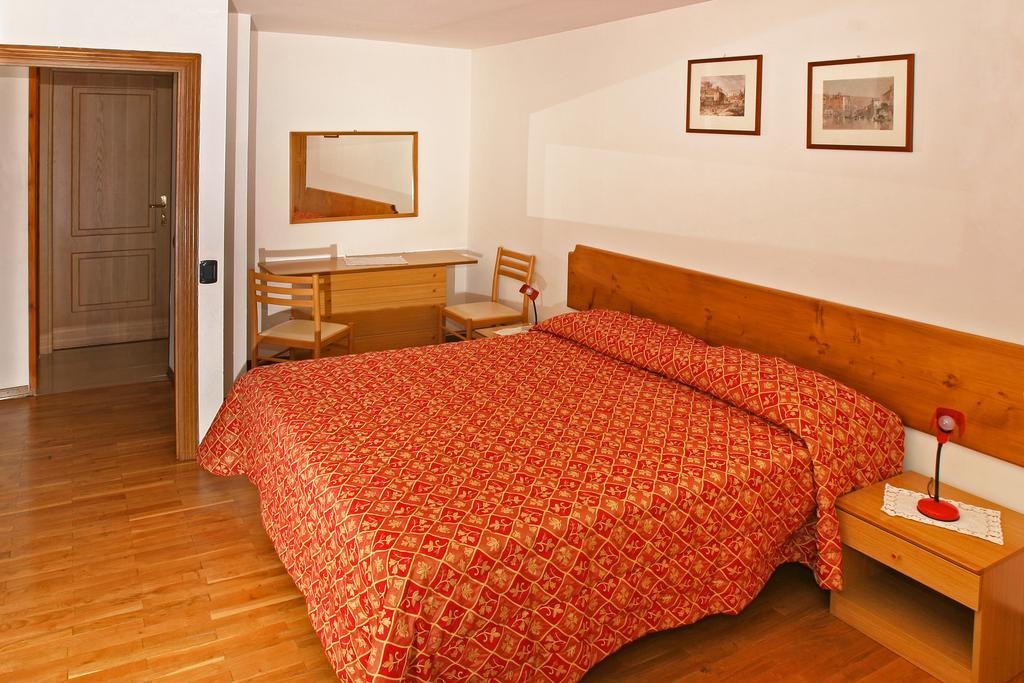 Hotel Biancaneve Oulx Kamer foto